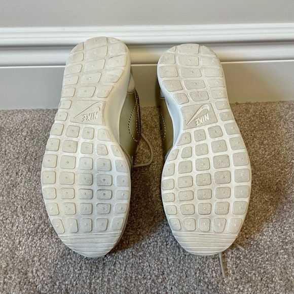 Nike Roche - Picture 3 of 3